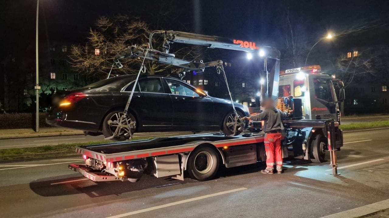 Eines der beiden Autos: Zwei Pkw-Fahrer lieferten sich ein illegales Straßenrennen.