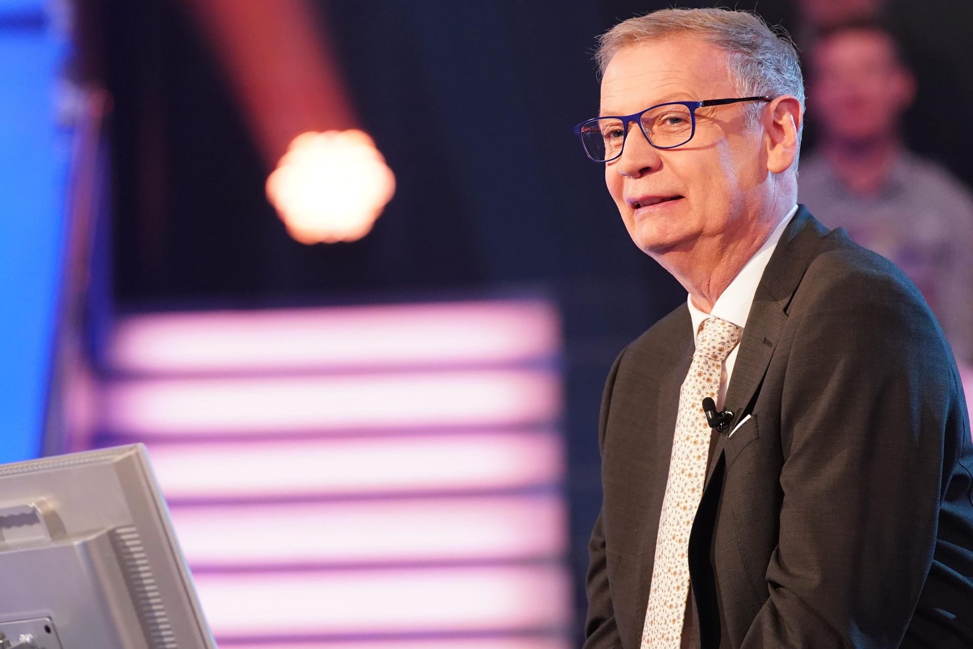 Günther Jauch: Der "Wer wird Millionär?"-Moderator kann über sich selbst lachen.