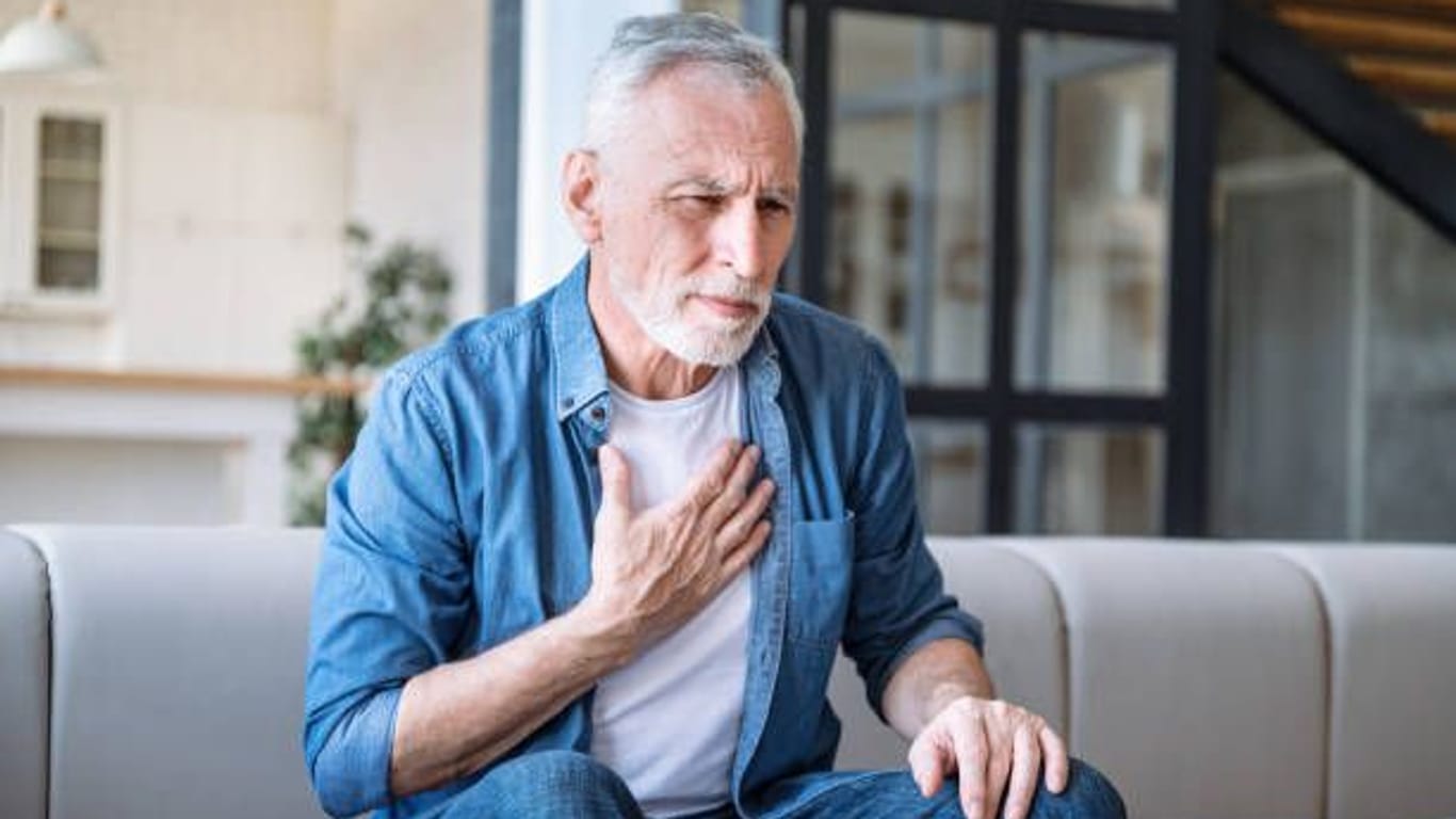 Diffuse Symptome: In vielen Fällen treten bei einer Herzmuskelentzündung keine eindeutigen Anzeichen auf.