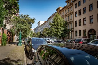 Hausfassade im Bereich Biesenthaler Straße: Die Polizei sucht Zeugen der Attacke.
