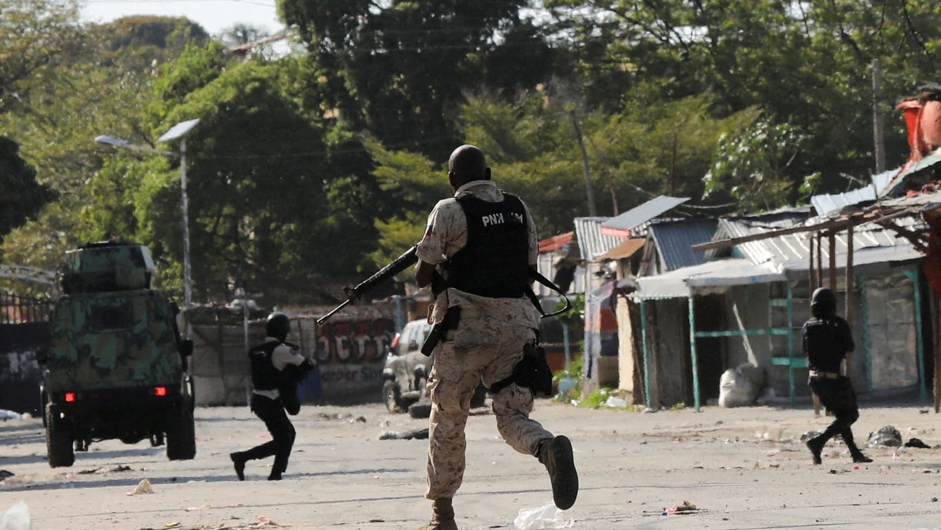 Port-au-Prince: In Haitis Hauptstadt gibt es seit Tagen Gewalt. Die Sicherheitskräfte sind offenbar kaum Herr der Lage.