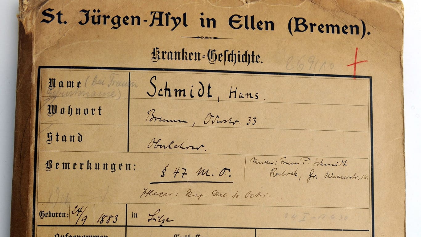 Die Aufnahme zeigt die 100 Jahre alte Krankenakte des Amokläufers.
