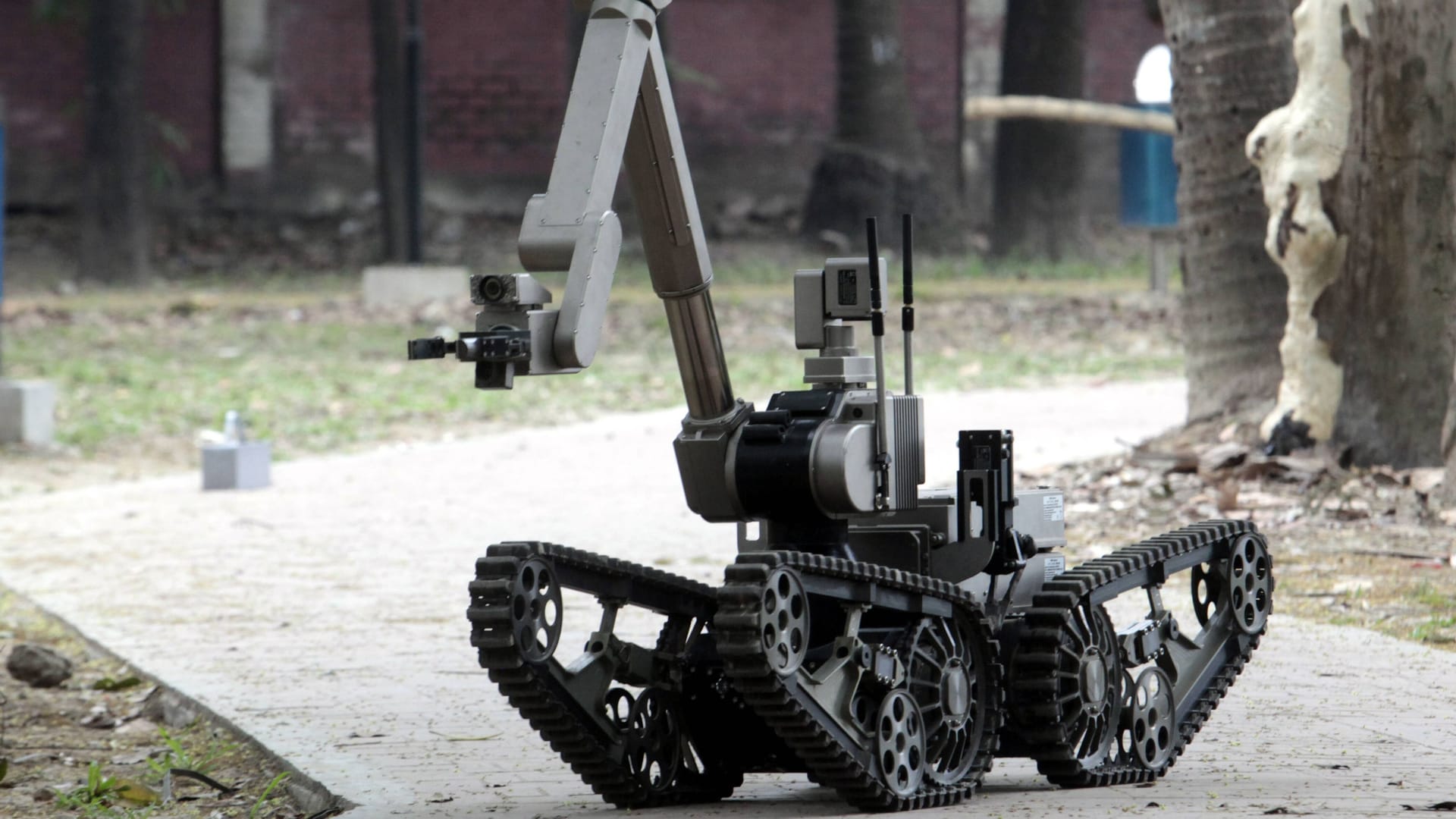 Ein Bomben Entschärfungsroboter (Symbolbild): In Österreich entschärfte ein solches Gefährt eine Bombe. Ein Bomben Entschärfungsroboter (Symbolbild): In Österreich entschärfte ein solches Gefährt eine Bombe.