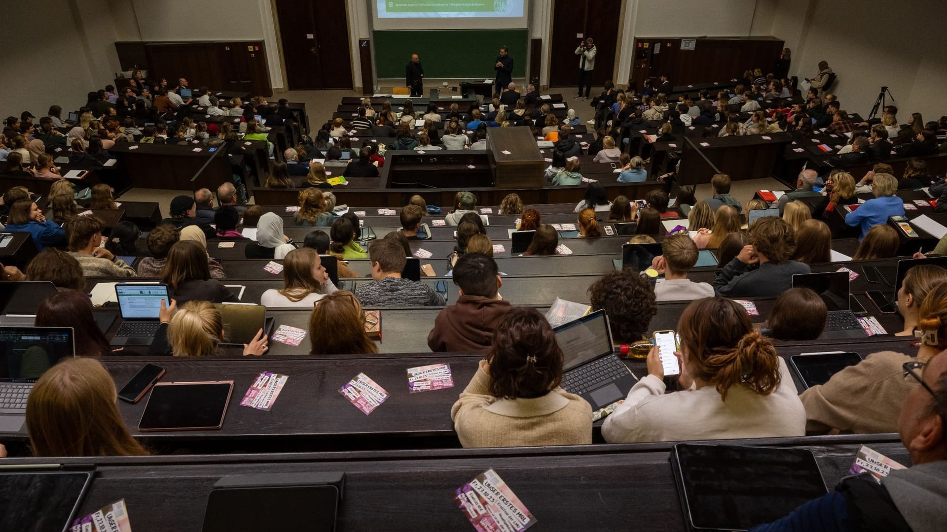 Studierende im Hörsaal Studierende im Hörsaal
