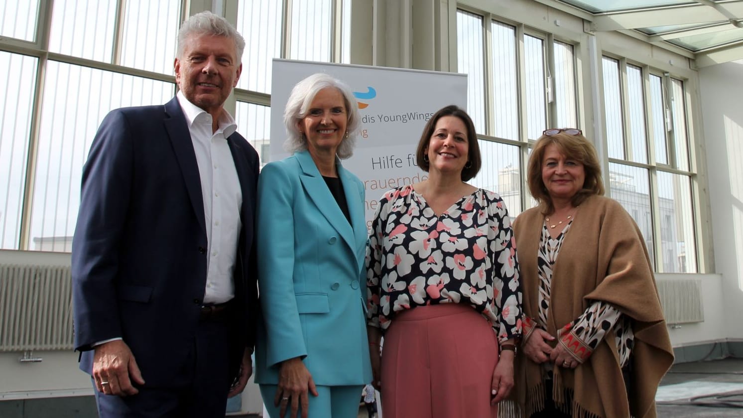 Oberbürgermeister Dieter Reiter, die Leiterinnen der Stiftung, Karin Neumeier und Lana Reb, sowie Alexandra Schörghuber, Vorsitzende der Stefan Schörghuber Stiftung (von links), bei der Eröffnung des Hauses am Donnerstag.