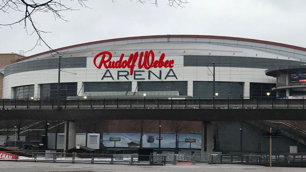 Die Arena in Oberhausen fasst etwa 13.000 Zuschauerinnen und Zuschauer.