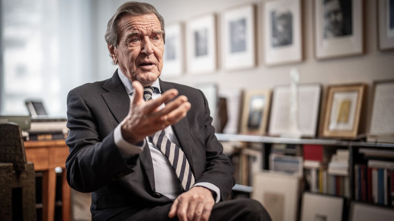 Altkanzler Gerhard Schröder: Er fürchtet, aus der Geschichte der SPD zu verschwinden.