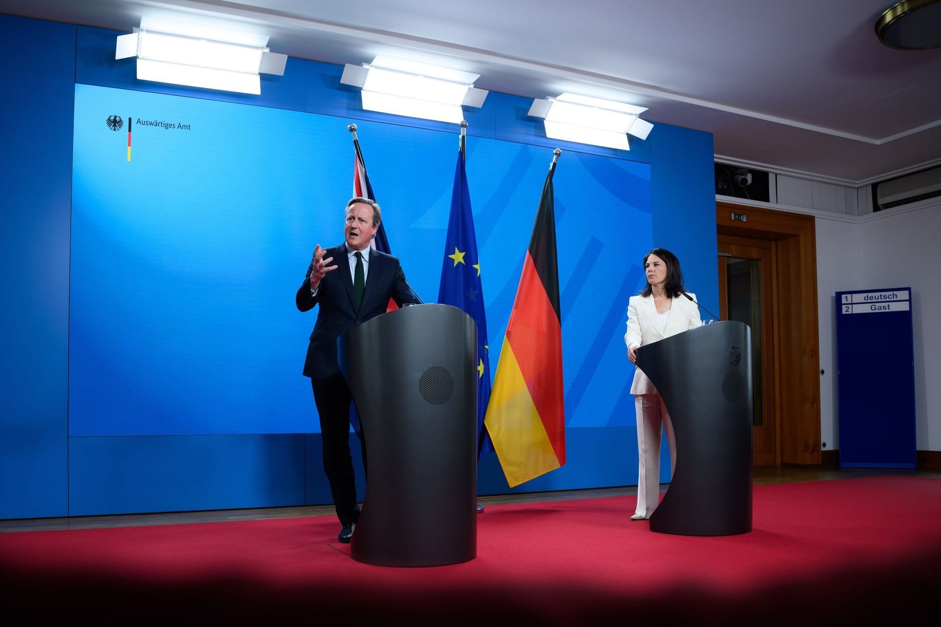 David Cameron und Annalena Baerbock