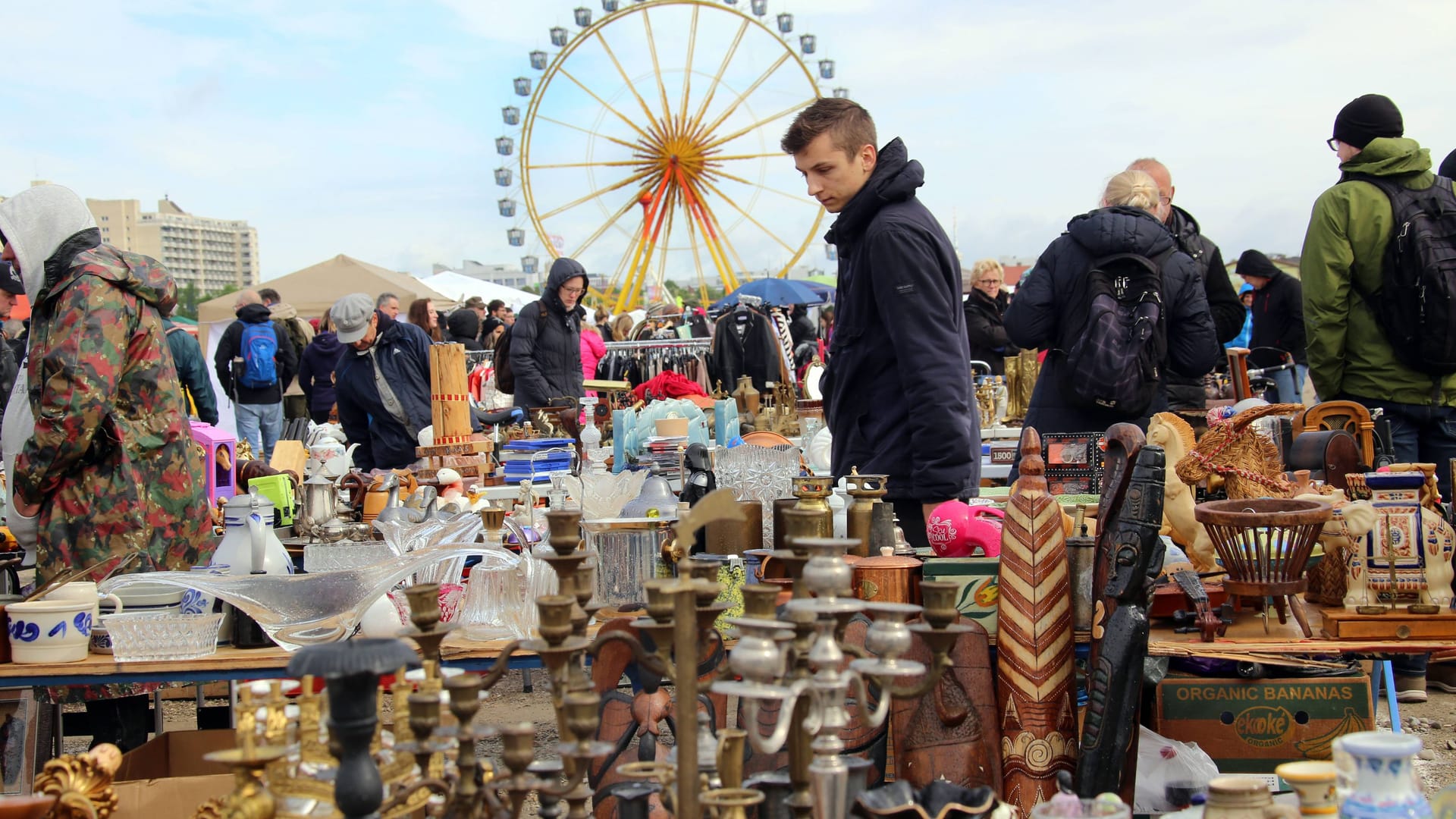 Deutschlands größter Flohmarkt auf der Theresienwiese München.