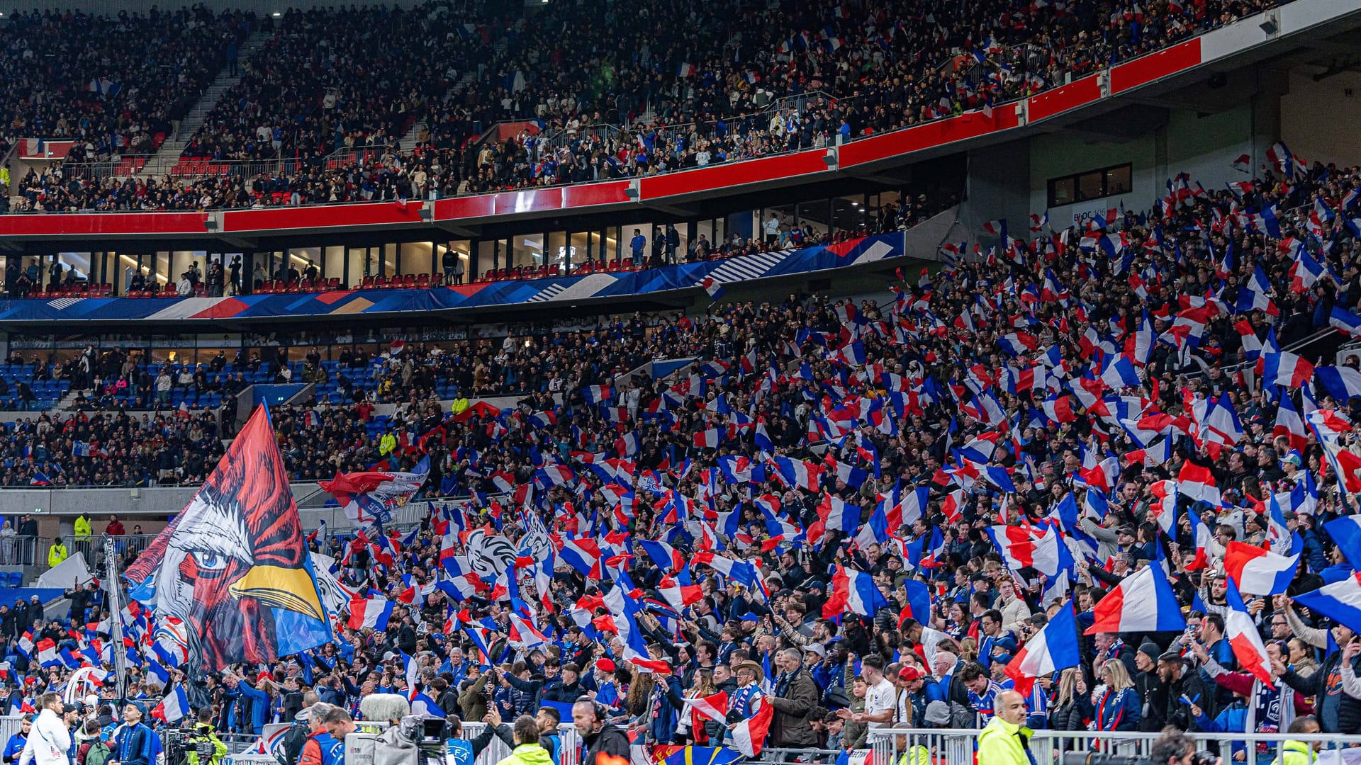 Der Heimbereich im Lyoner Stadion war restlos ausverkauft.