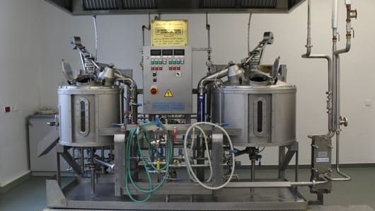 Trotz nutzungsbedingter Gebrauchsspuren sei die Anlage voll funktionsfähig: Hergestellt wurde sie vom tschechischen Hersteller Pacovské Strojírny. Trotz nutzungsbedingter Gebrauchsspuren sei die Anlage voll funktionsfähig: Hergestellt wurde sie vom tschechischen Hersteller Pacovské Strojírny.