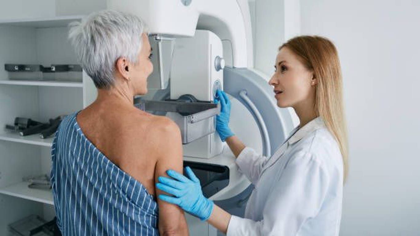 Krebsvorsorge für Frauen: Die Mammografie wird auch für ältere Frauen empfohlen.