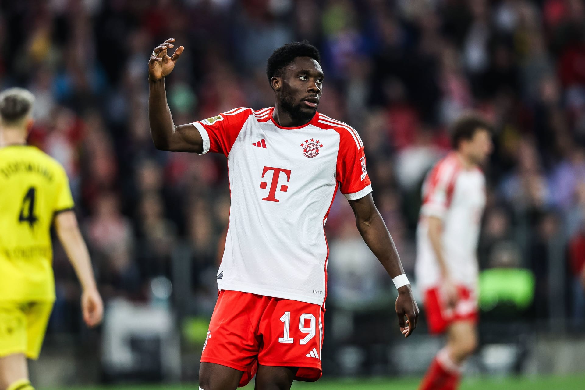 Alphonso Davies (bis 84. Minute): Hatte große Probleme mit Sancho und wurde schon in Hälfte eins mehrmals von ihm überspielt. Vergab kurz nach der Pause aus guter Position den Ausgleich. Das 0:2 fiel über seine Seite. Wirkte insgesamt unsicher und weit von seiner Bestform entfernt. Note 5