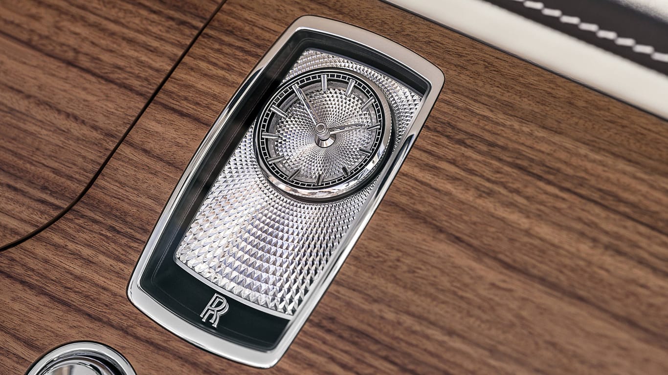 Facettenreich: Der aufwendige Schliff der Uhr symbolisiert die bislang 119-jährige Rolls-Royce-Geschichte.