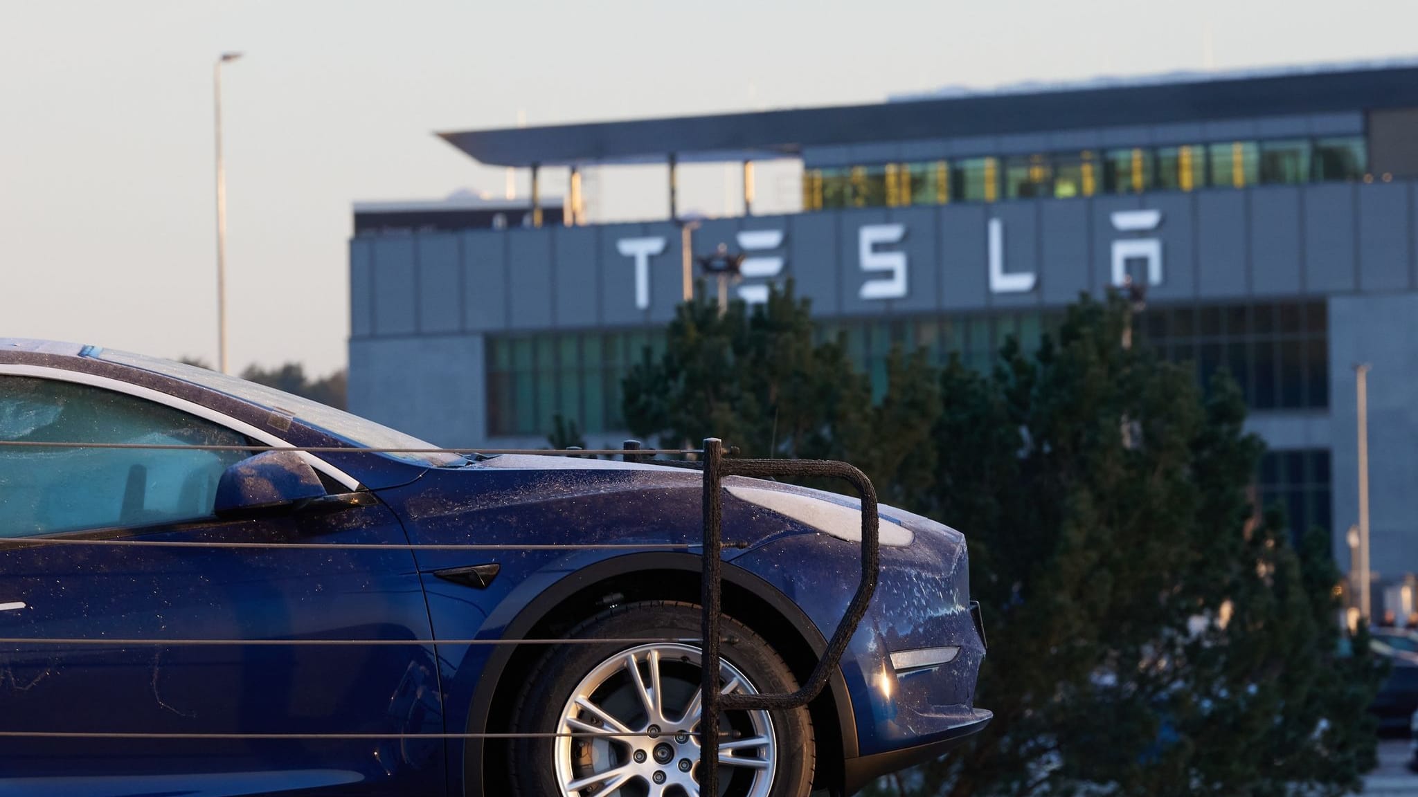 Tesla sagt Zusammenarbeit mit Betriebsrat zu
