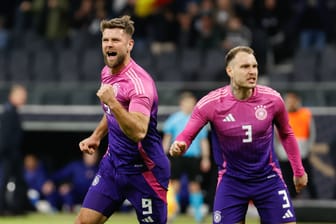 Euphorie in Pink: Niclas Füllkrug (l.) besorgte den Siegtreffer für die DFB-Elf.