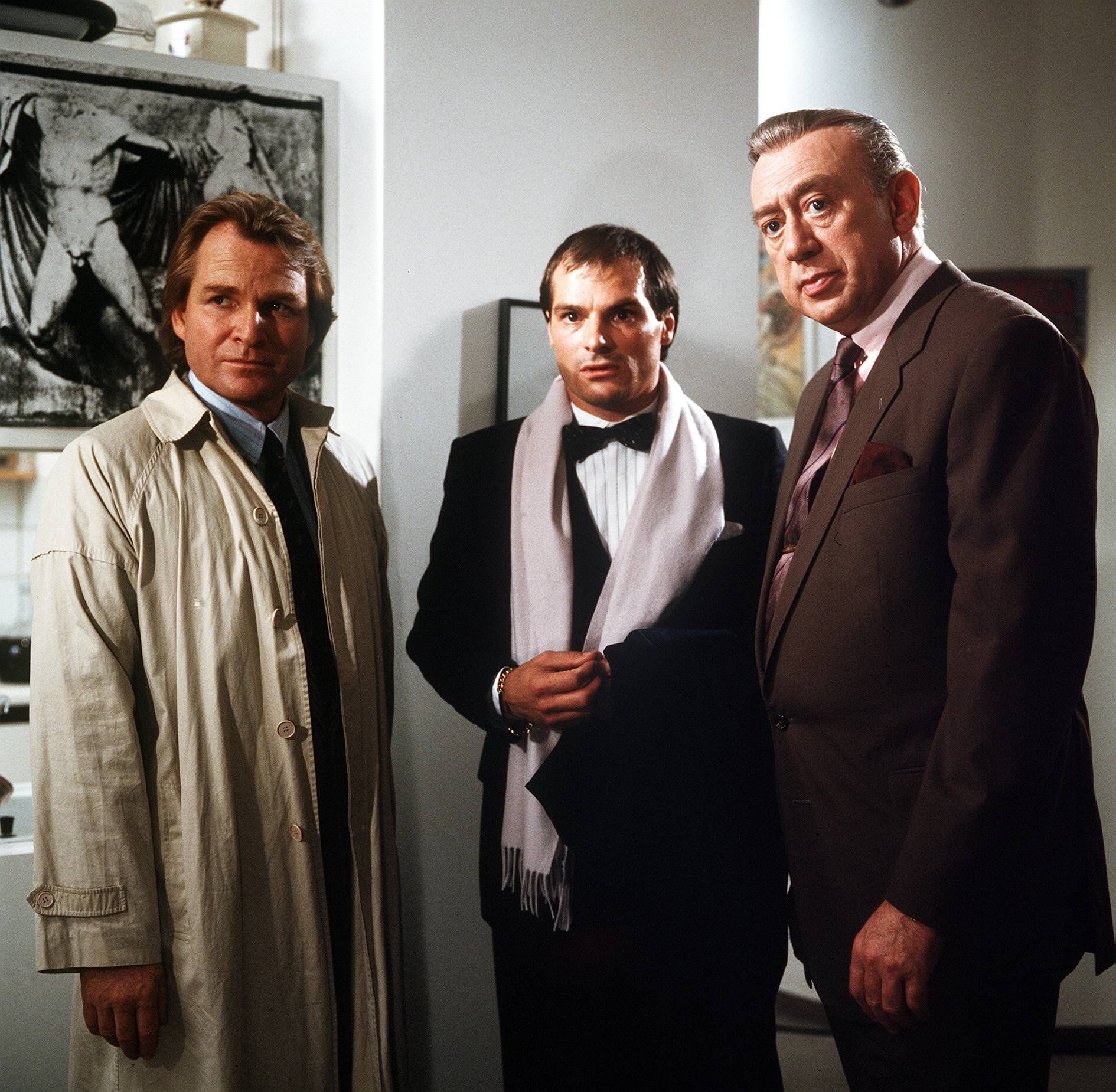 Fritz Wepper (links) mit Hans Georg Panczak (Mitte) und Horst Tappert (rechts) 1985 in der TV-Serie "Derrick".