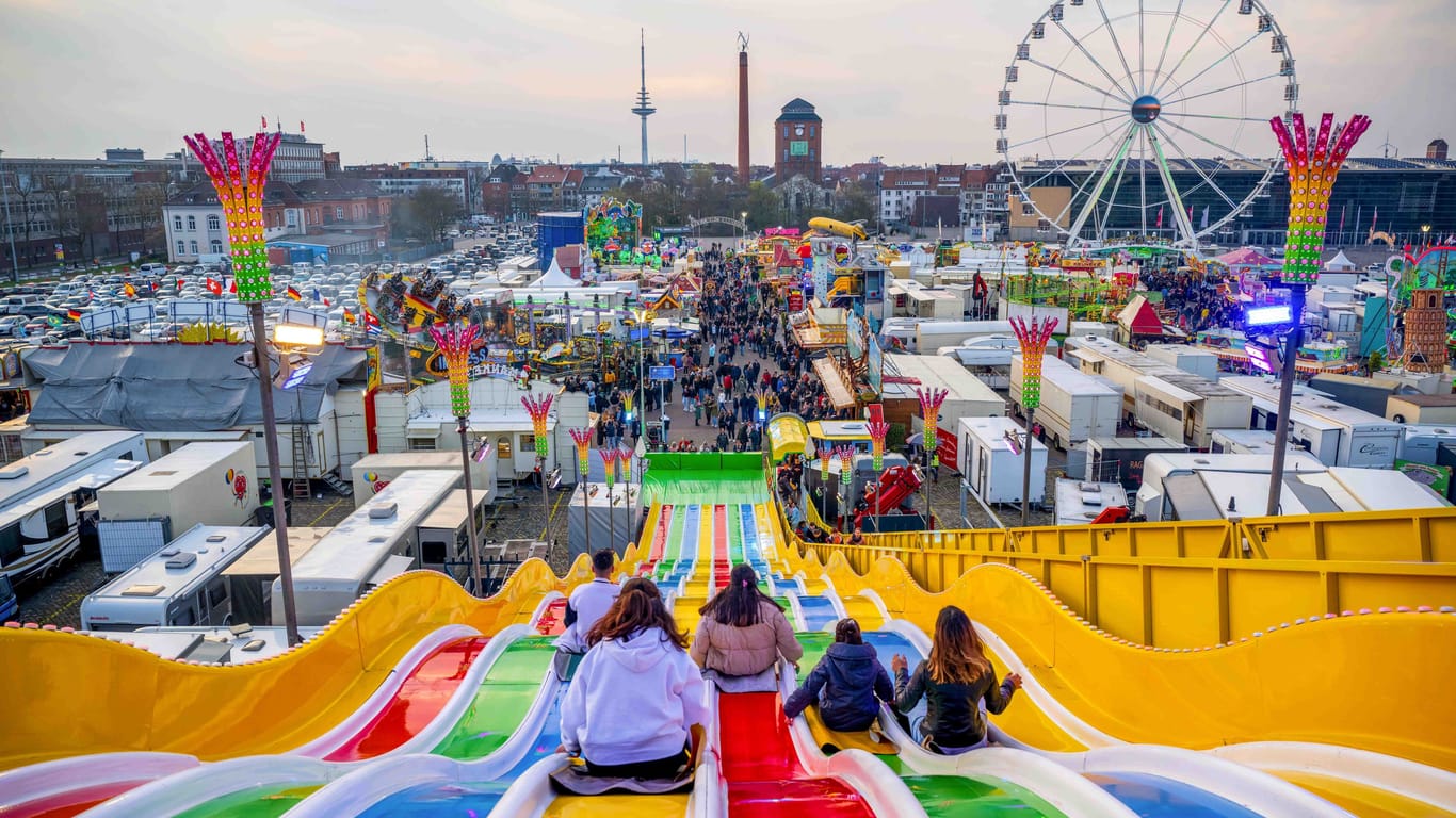Blick auf die Osterwiese auf der Bürgerweide (Archivfoto): Das Volksfest zieht jährliche Hunderttausende Besucher an.