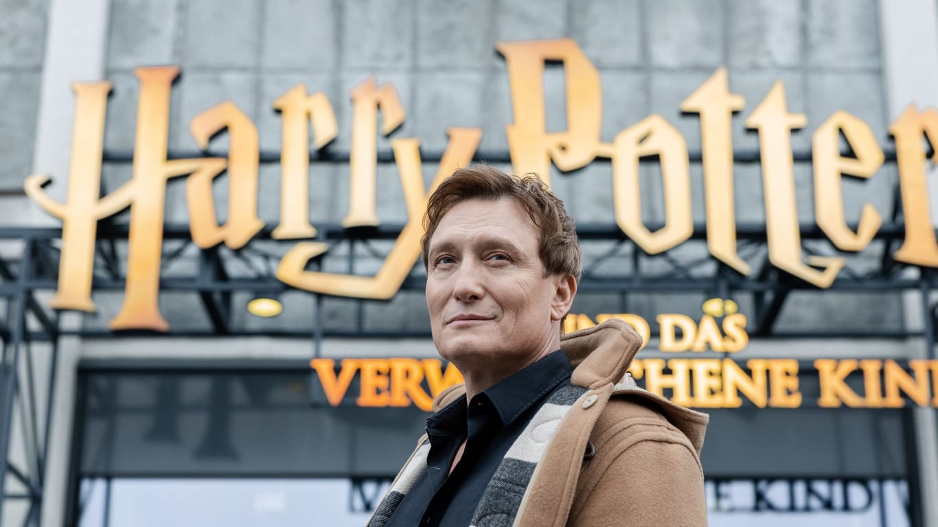 Im Hamburger Musical "Harry Potter und das verwunschene Kind" übernimmt Oliver Masucci die Rolle des Severus Snape.