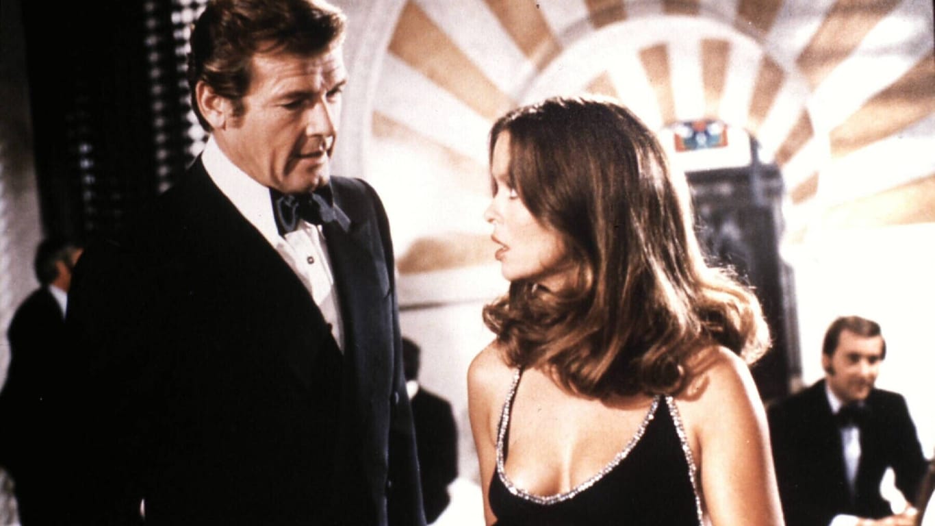 Roger Moore und Barbara Bach in "Der Spion, der mich liebte".