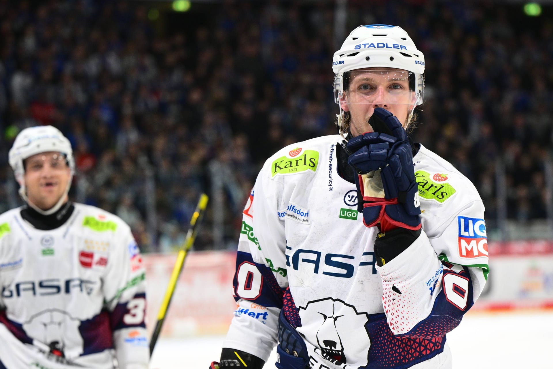 Lean Bergmann: Er spielt seit Sommer 2023 für die Eisbären.