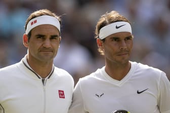 Roger Federer (l.) und Rafael Nadal: Der Schweizer hat seiner Karriere bereits beendet. Der Spanier könnte bald folgen.