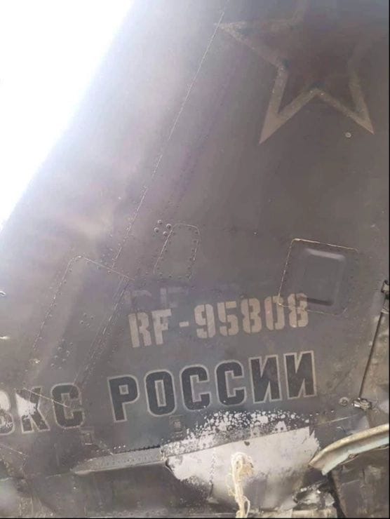 Das Foto soll ein Wrackteil einer Su-34 zeigen, die im September 2022 in Charkiw abgeschossen wurde.
