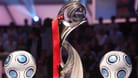 Die Trophäe der Fußball-EM der Frauen: Um diesen Pokal wollen die DFB-Frauen im Sommer 2025 spielen.