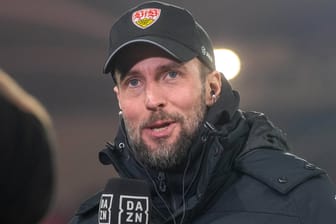 Bleibt er in Stuttgart? VfB-Trainer Sebastian Hoeneß vor dem Spiel gegen Union Berlin.