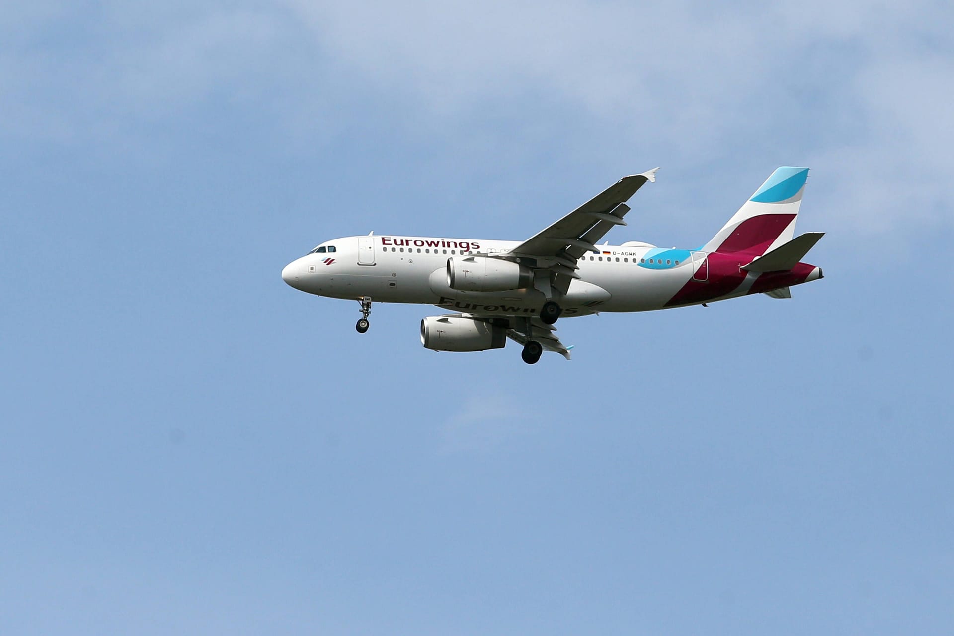 Eine Maschine von Eurowings (Archivbild): 18 Verbindungen hält der Sommerflugplan ab Hannover bereit.