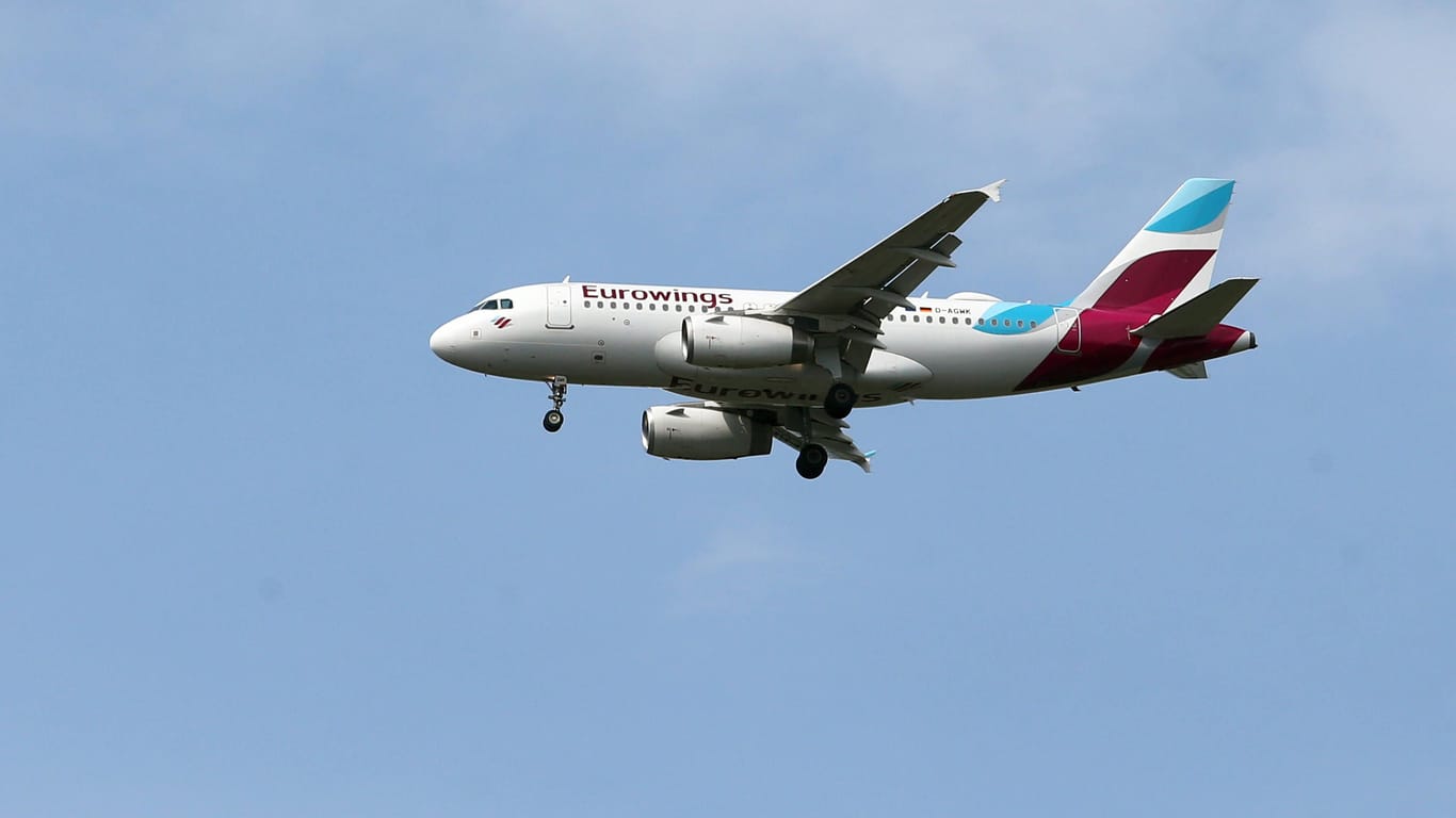 Eine Maschine von Eurowings (Archivbild): 18 Verbindungen hält der Sommerflugplan ab Hannover bereit.