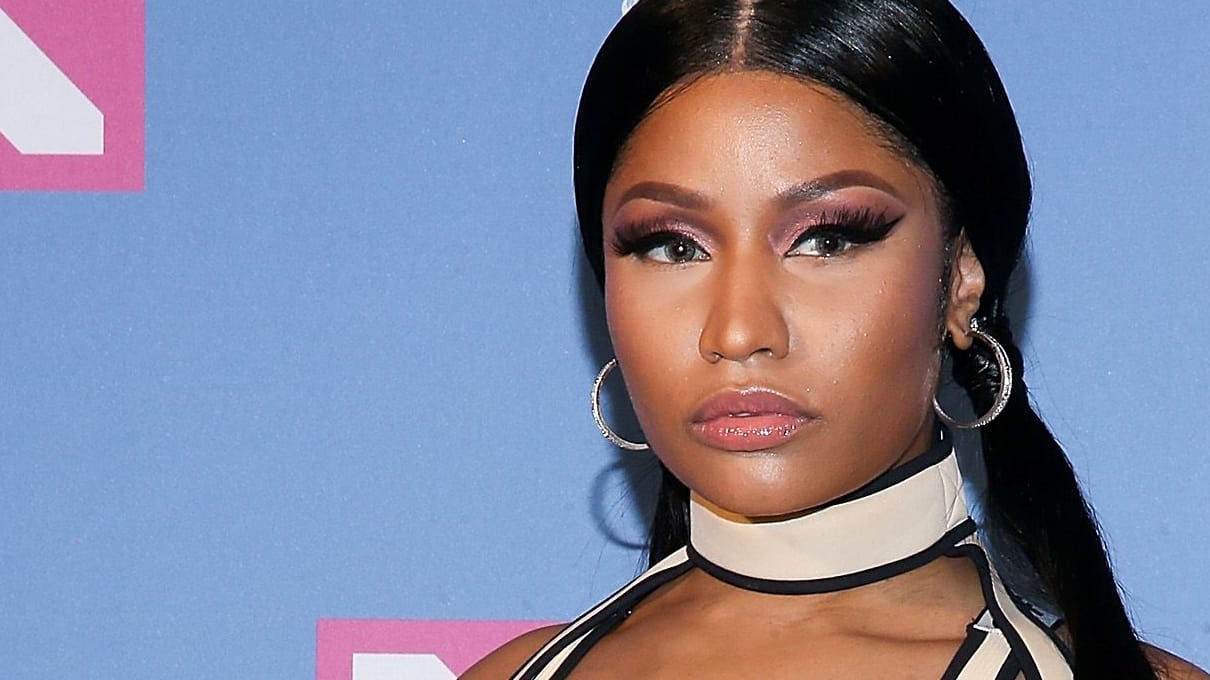 Nicki Minaj zeigt ungewollt Haut: Outfitpanne wird Rapperin zum Verhängnis