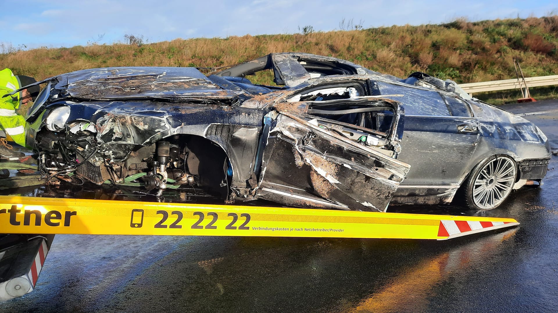 Der Beifahrer dieses Bentley verlor im vergangenen November auf der A52 sein Leben.