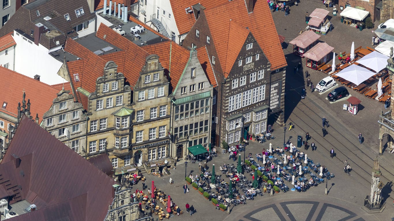 Marktplatz von Bremen (Archivbild): In keinem anderen Bundesland gibt es so viele Arme.