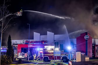 Baumarkt in Castrop-Rauxel brennt