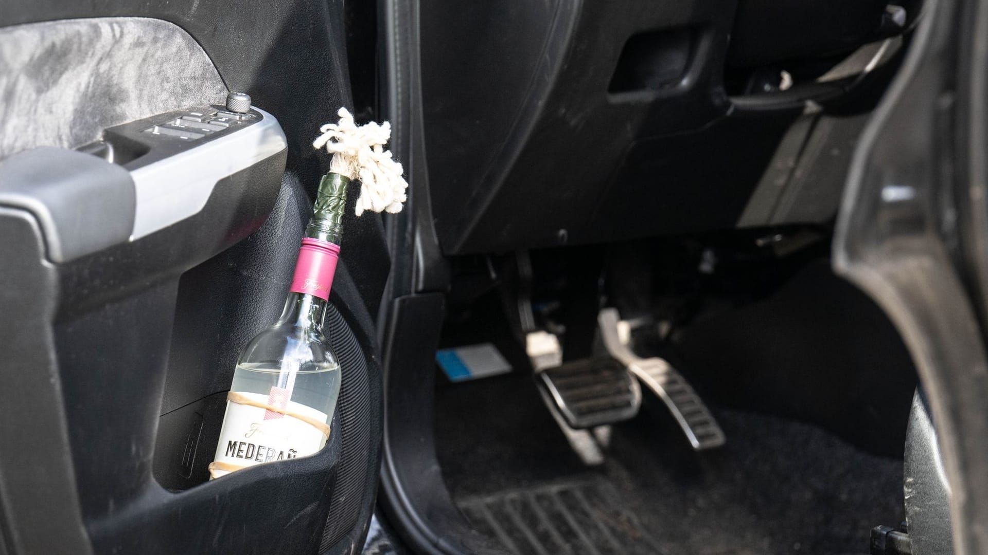 Ein Molotowcocktail wurde in dem Auto gefunden, das mutmaßlich dem Bundeswehrsoldaten gehört, der im Verdacht steht, vier Menschen in Rotenburg getötet zu haben.