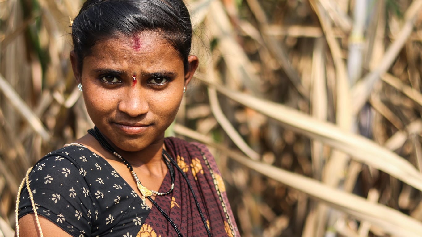 Arbeiterin auf einem der Felder in Maharashtra (Archivbild): Eine Recherche offenbart die unmenschlichen Arbeitsbedingungen.