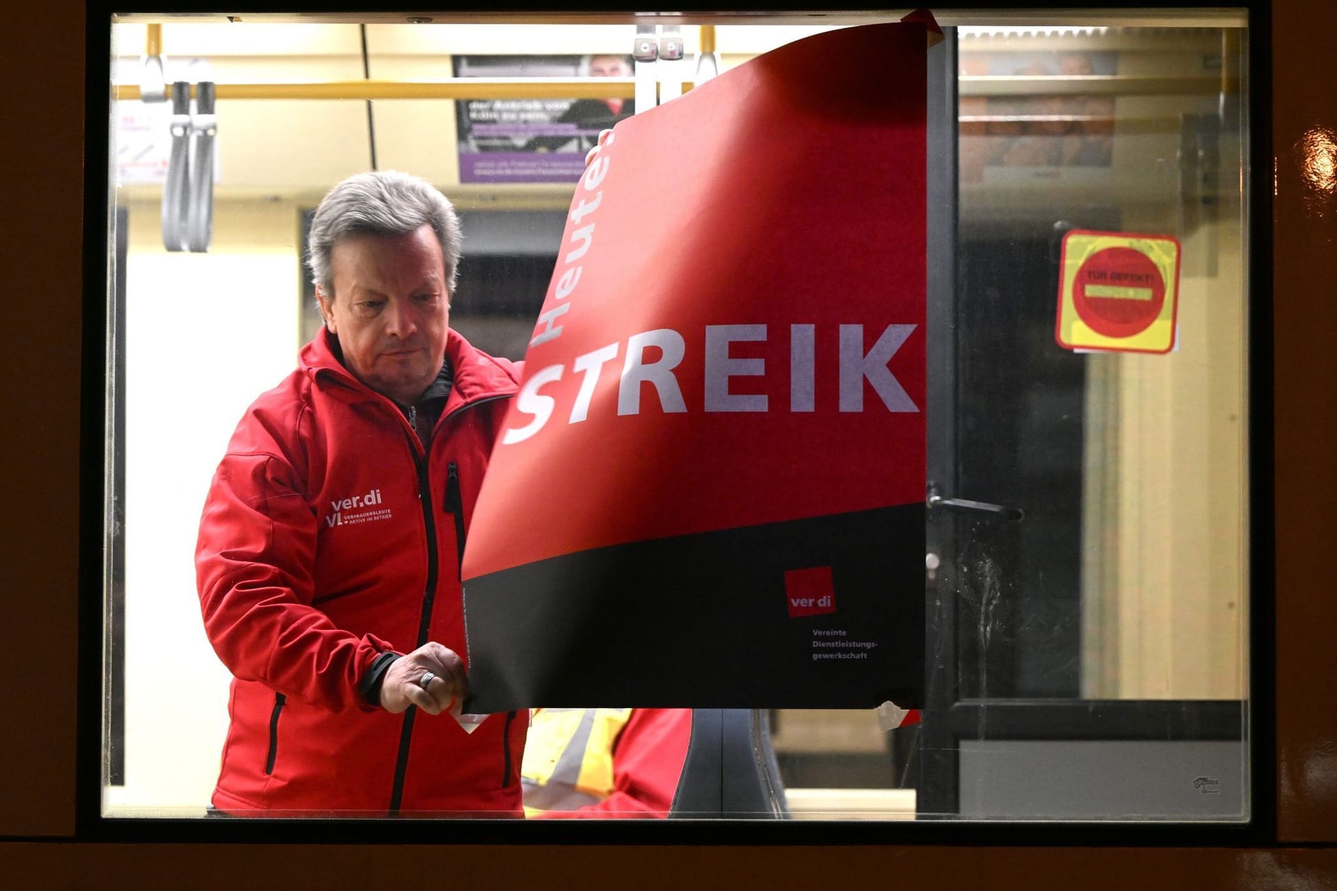 Warnstreik im öffentlichen Nahverkehr - Köln