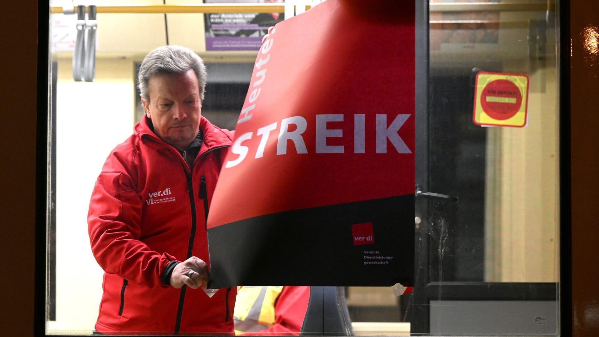 Warnstreik im öffentlichen Nahverkehr - Köln