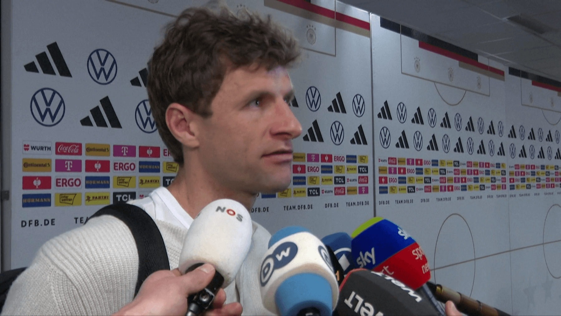 Major Tom Thomas Müller witzelt über neue Torhymne