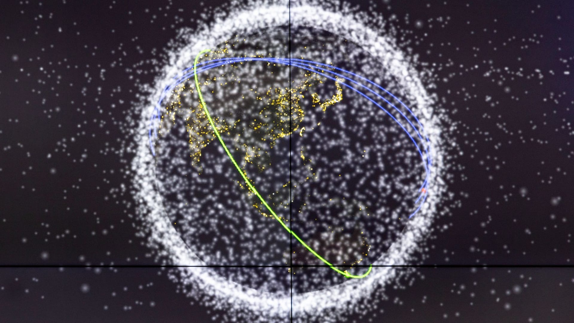 Ausrangiertes Batteriepaket der ISS fliegt um die Erde