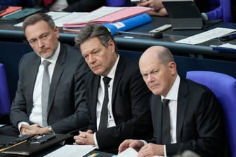 Christian Lindner, Robert Habeck, Olaf Scholz: Die Politik muss Krisen bündeln, meint Wladimir Kaminer.