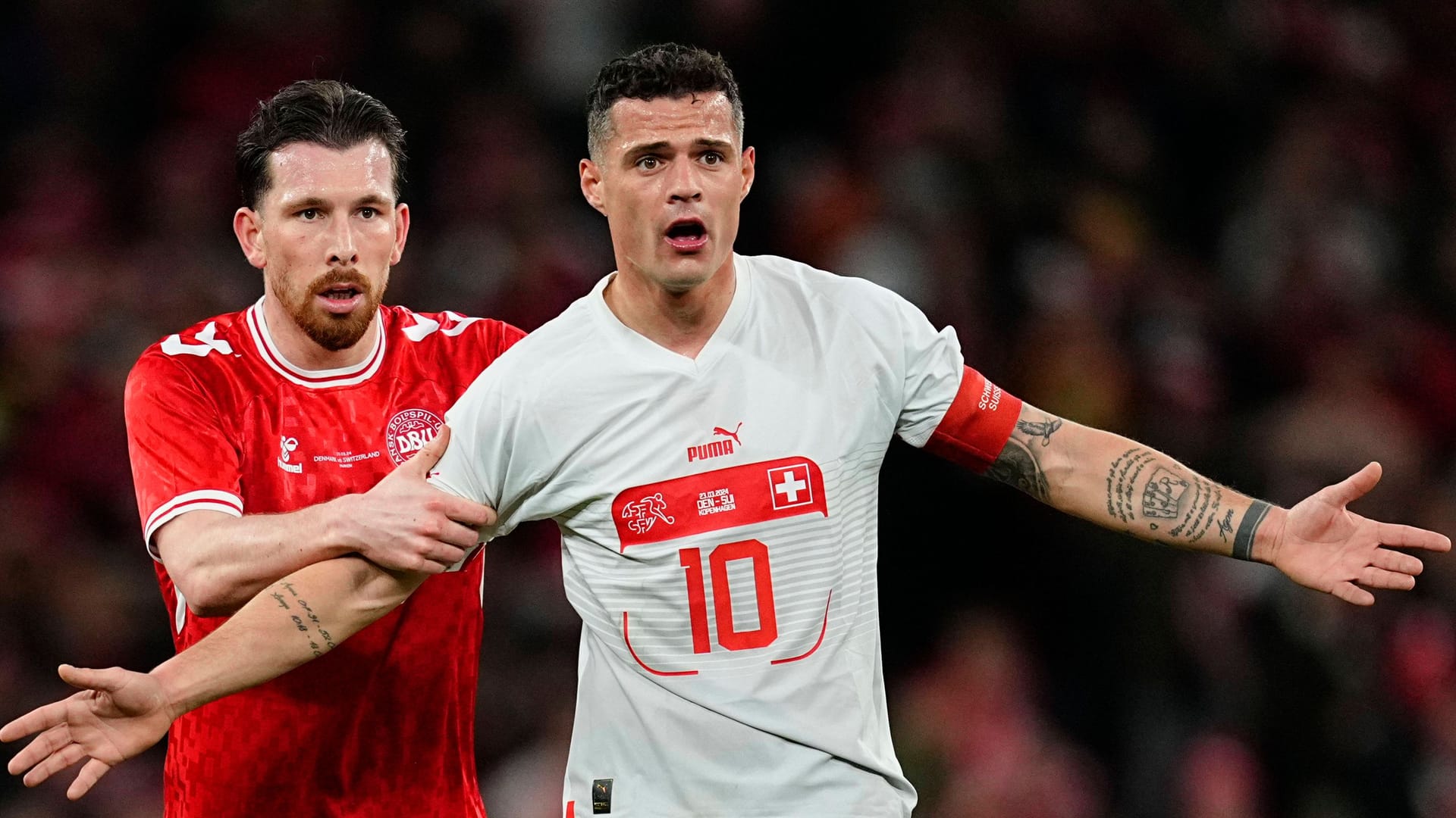 Pierre-Emile Hojbjerg (l.): und Granit Xhaka: Sie trennten sich im Remis.