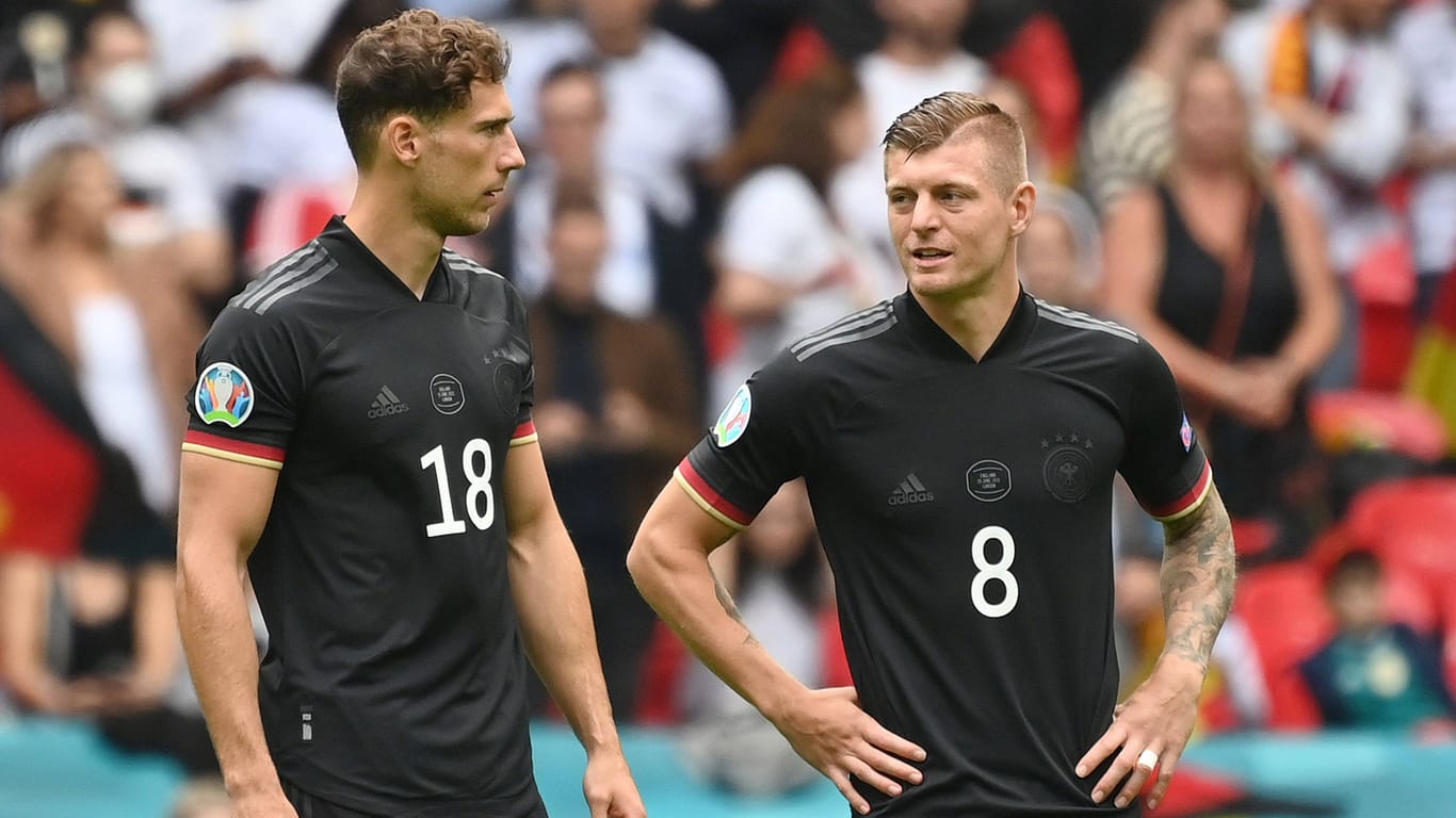 Leon Goretzka (l.) und Toni Kroos: Der Bayern-Star wurde nicht nominiert. Der Real-Profi kehrte wiederum zurück.