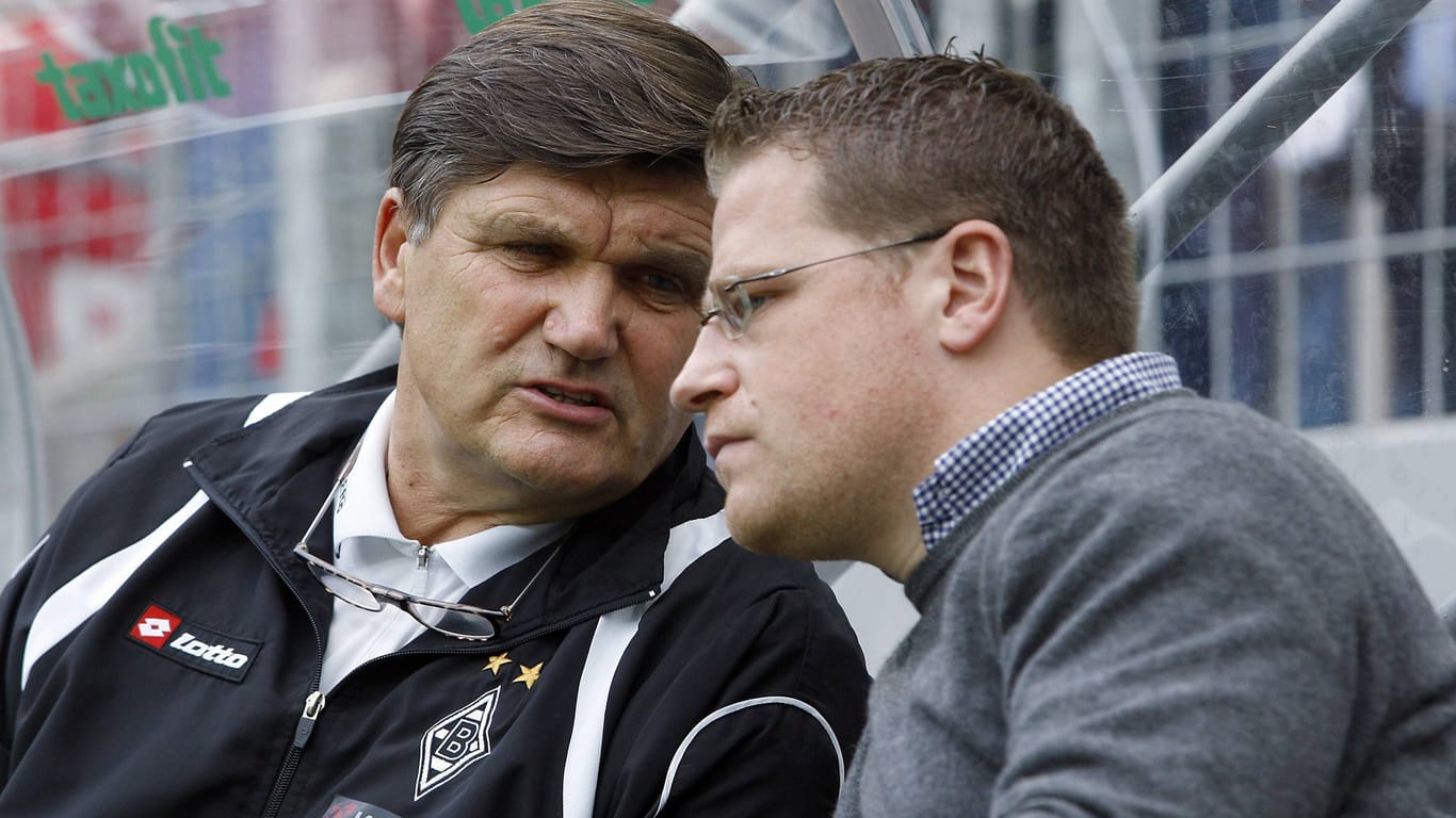Hans Meyer (li.) und Max Eberl im Jahr 2009: Meyer war damals Trainer und Eberl Sportdirektor in Gladbach.