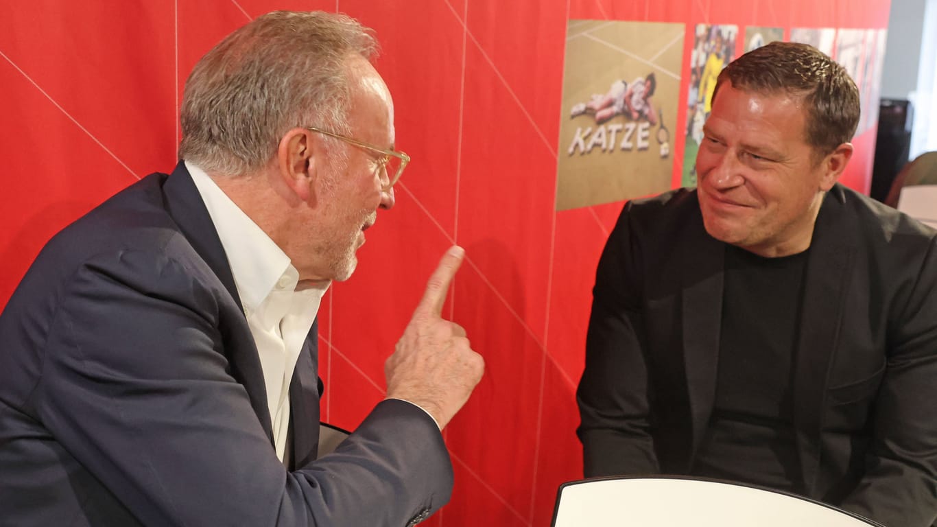 Karl-Heinz Rummenigge (l.) und Max Eberl: Der langjährige Vorstandsvorsitzende und der neue Sportvorstand tauschten sich intensiv aus.