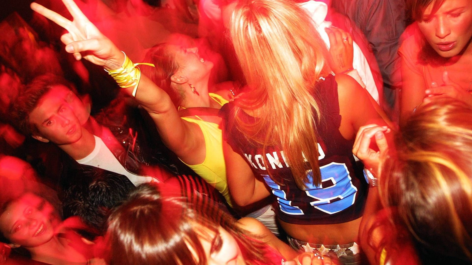 Party in einer Münchner Disco (Archivbild): Auch in der Nacht von Gründonnerstag auf Karfreitag sollen die Tanzflächen nicht leer bleiben. Party in einer Münchner Disco (Archivbild): Auch in der Nacht von Gründonnerstag auf Karfreitag sollen die Tanzflächen nicht leer bleiben.