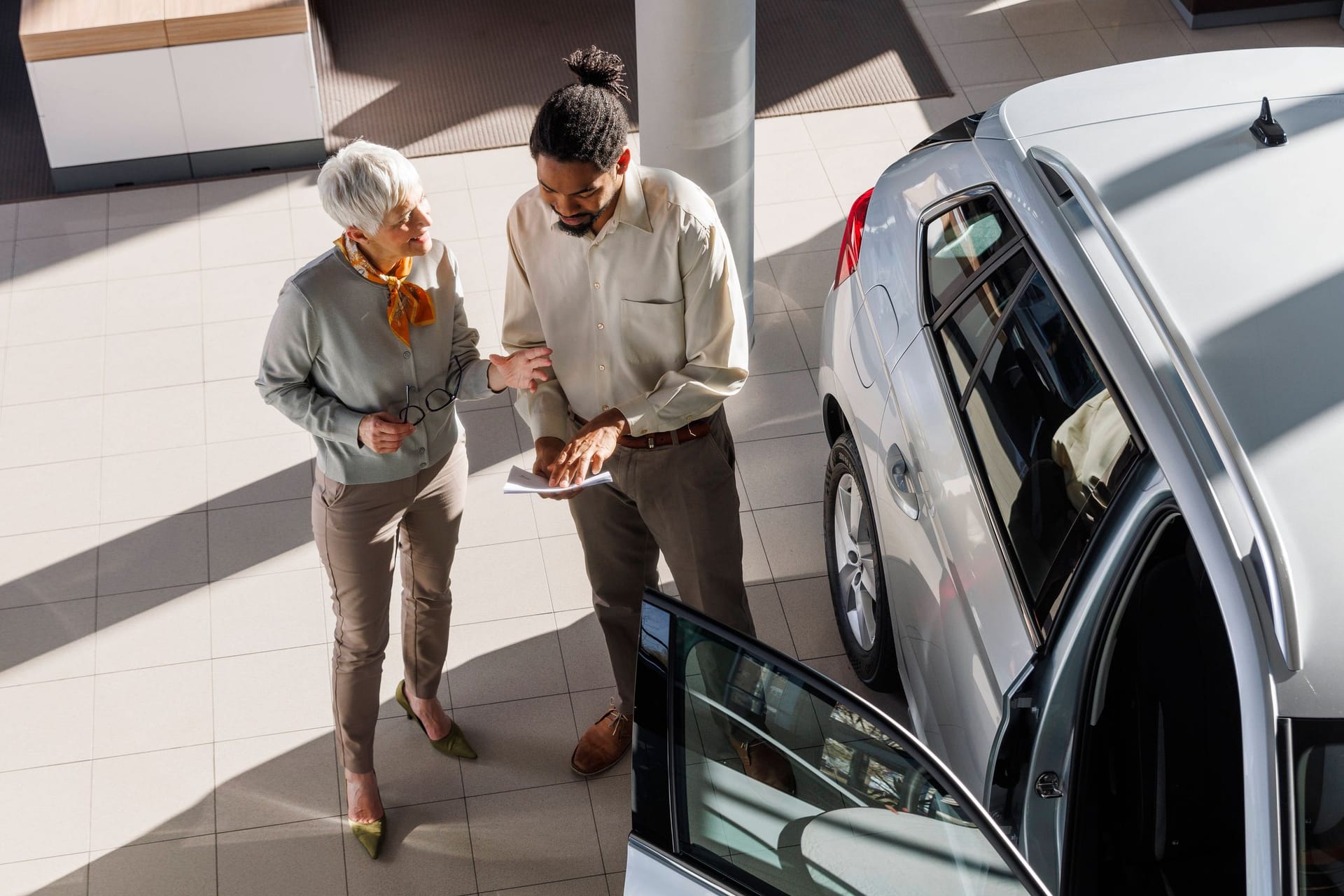 Endlich ehrlichere Angaben: Ein neues Label muss künftig aufdecken, wie schmutzig ein Auto ist.