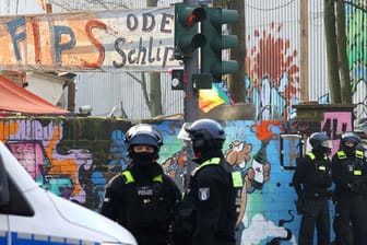 Polizei in Berlin: Garweg und Staub werden immer noch gesucht.