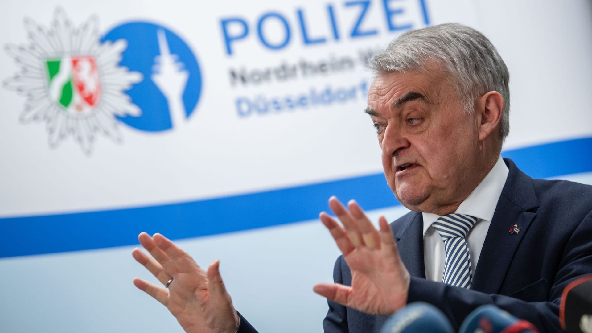 «Senior Experts»: NRW-Polizei holt Pensionäre zurück «Senior Experts»: NRW-Polizei holt Pensionäre zurück